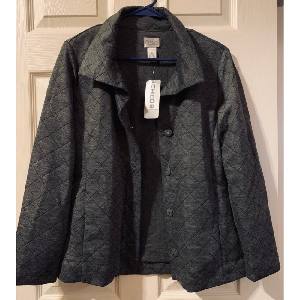 Zenergy by Chico’s Gray quilted short waisted jacket.  Size 0